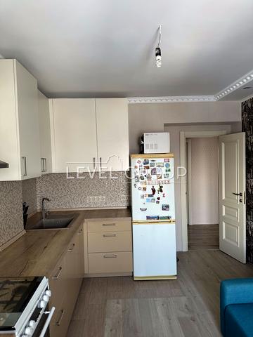 Черкаська вул., 38