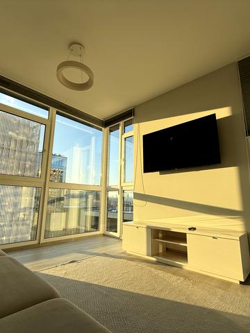 Джона Маккейна вул. (Івана Кудрі), 1-Б