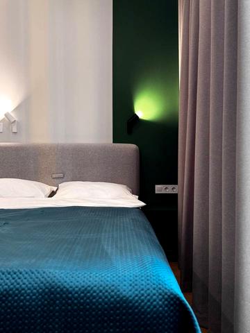 Кадетський Гай вул., 10