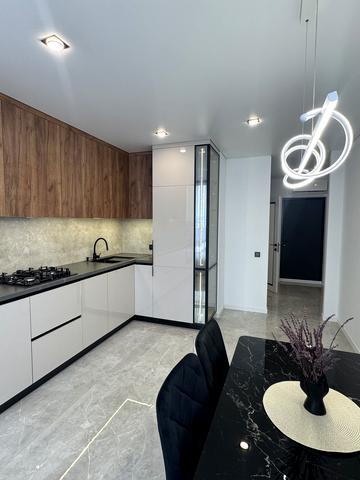 Героїв Миколаєва вул., (Будинок 5)