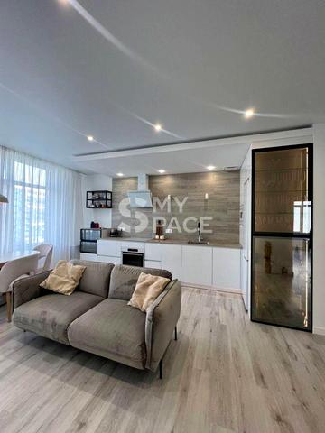 Євгена Сверстюка вул. (Марини Раскової), 6