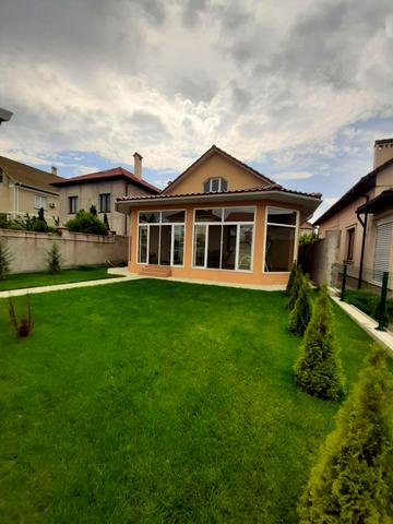 Центральна вул.