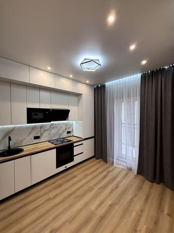 Центральна вул., 33