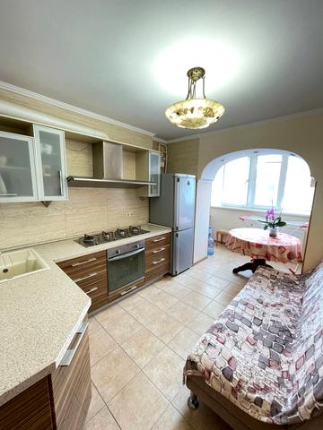 Палубна вул., 9