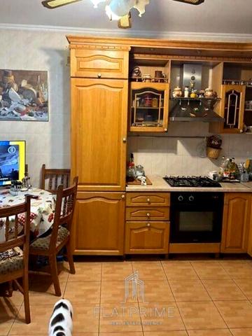 Хмельницька вул., 10