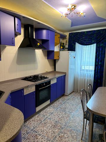 Небесної Сотні просп. (Маршала Жукова), 30