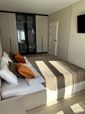 Вячеслава Чорновола просп. (), 16ж