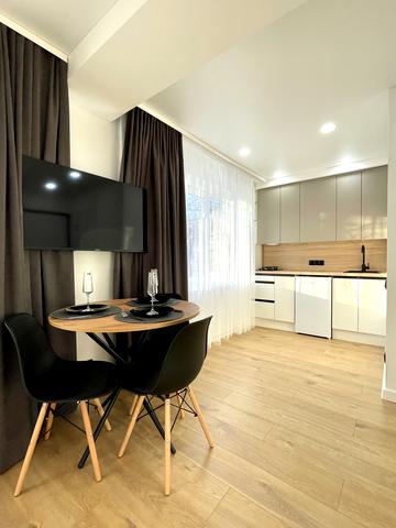 Братиславська вул., 18-Б