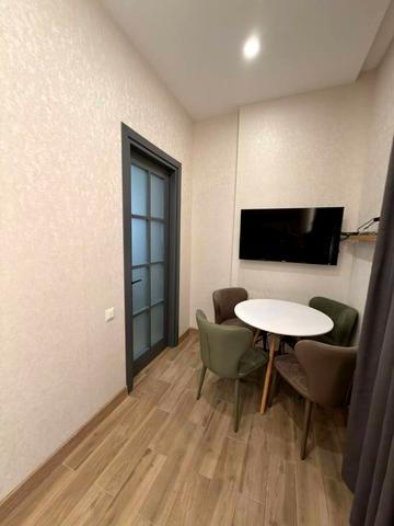 Залізнична вул., 19