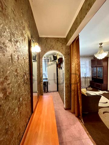 Будівельників вул., 14