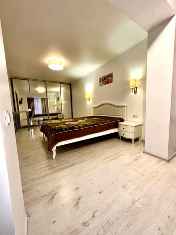 Володимира Івасюка просп. (Героїв Сталінграду), 28