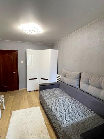 Героїв просп., 21