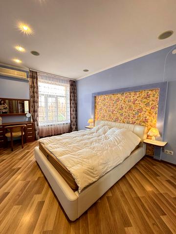 Центральна вул., 4