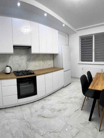 Бережанська вул., 18