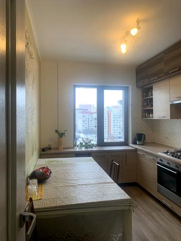 Івана Миколайчука вул., 16