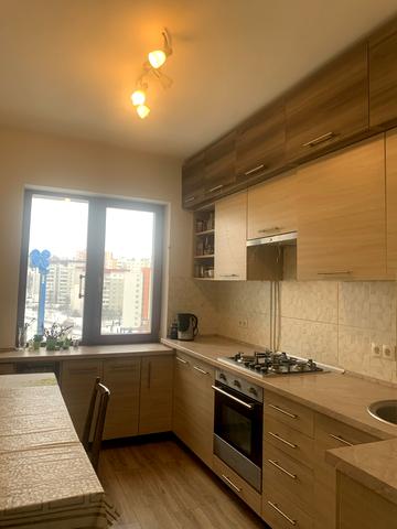 Івана Миколайчука вул., 16