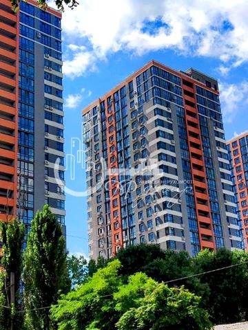 Миколи Гулака вул., 4