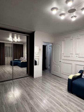 Будівельників вул., 12