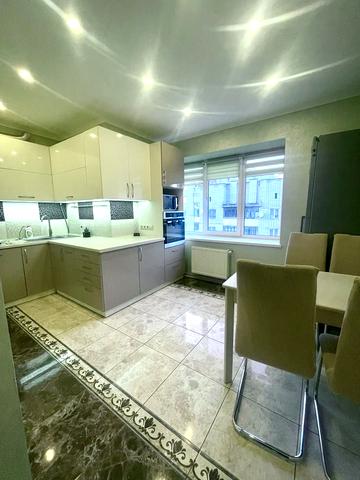 Володимира Вернадського вул., 42