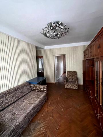 Олексія Вадатурського вул. (Маршала Малиновського), 5