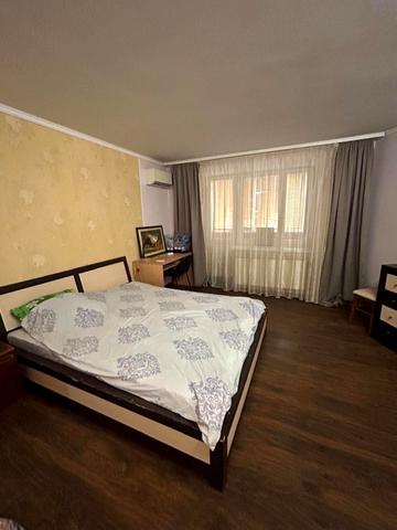 Нижньосироватська вул., 24