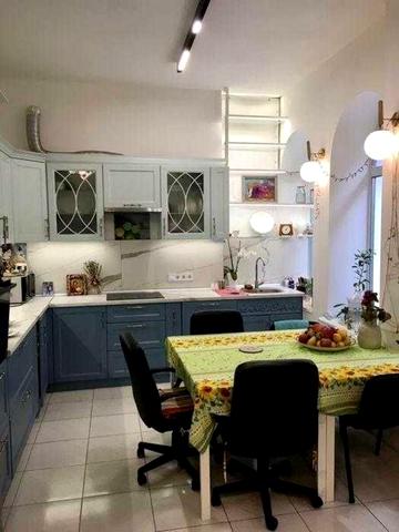 Богдана Хмельницького вул., 9