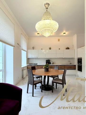 Рейтарська вул., 5