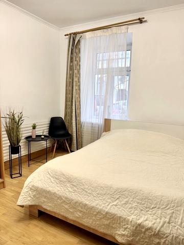 Замкова вул., 1