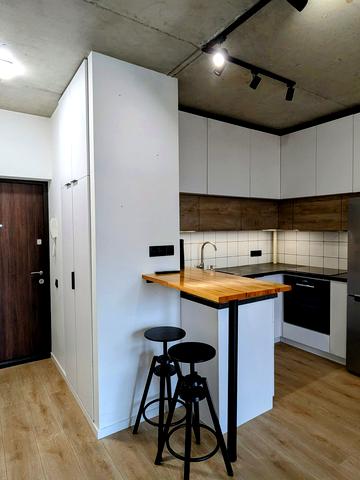 Героїв Майдану вул., 1