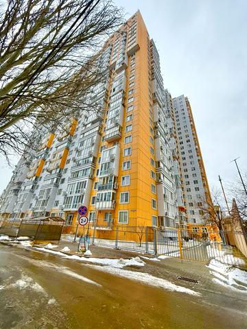 Середньофонтанська вул., 35