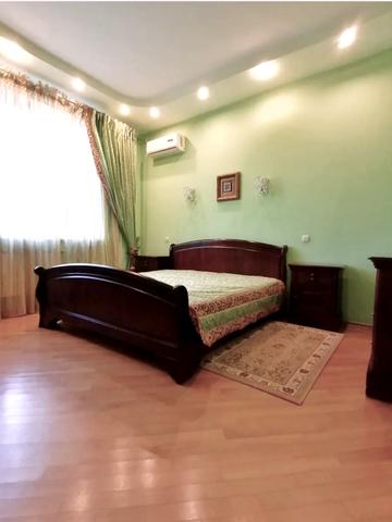 Антоновича вул. (Горького), 72