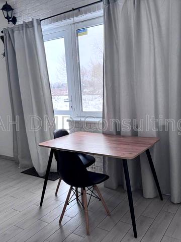 Ялтинська вул., 14