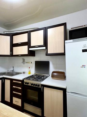 Хуторівка вул., 32