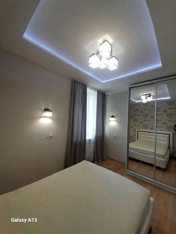 Дмитрівська вул., 19