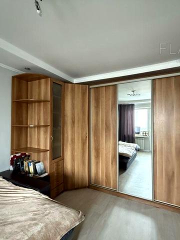 Чорнобильська вул., 21