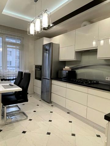 Залізнична вул., 17