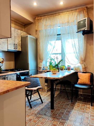 Почайнинська вул., 52