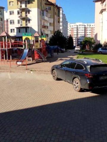 Винна Гора вул., 8