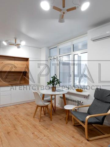 Драгоманова вул., 10