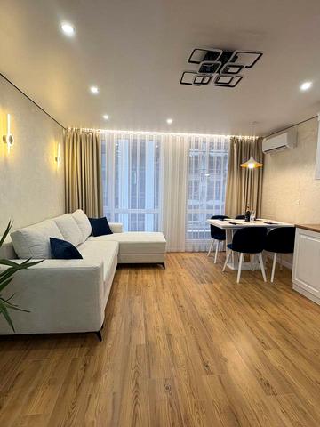 Романа Левицького вул., (Будинок 7)