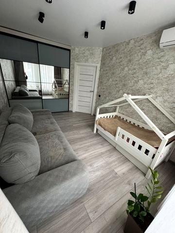 Героїв Небесної Сотні просп., 18/6