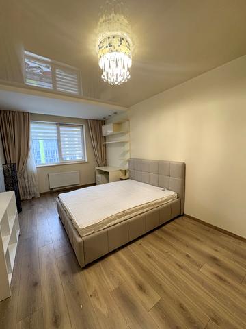 Угорська вул., 14