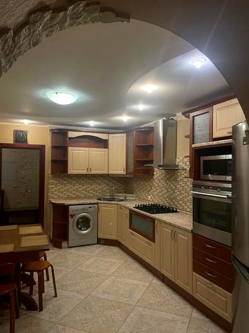 Набережна Перемоги вул., 136-А