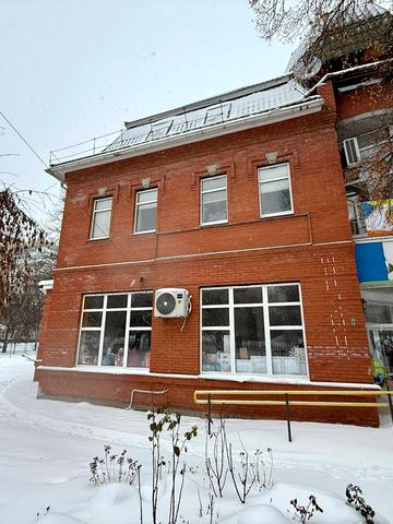 Дніпровська вул., 1