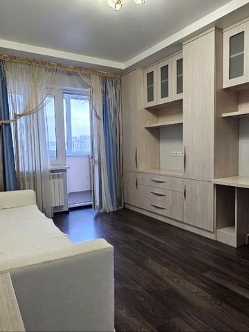 Срібнокільська вул., 14