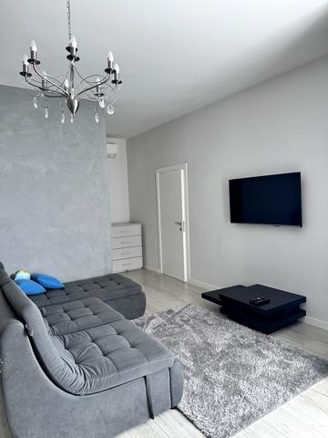 Академіка Філатова вул., 2/1