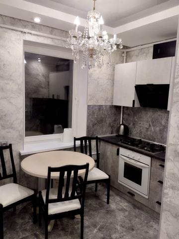 Богдана Хмельницького вул., 10