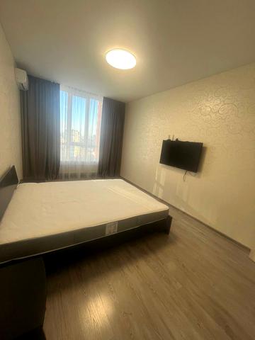 Каховська вул., 60