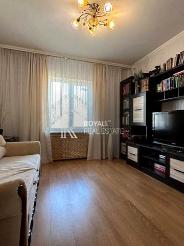 Срібнокільська вул., 8