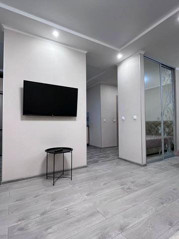 Набережна Перемоги вул., 62